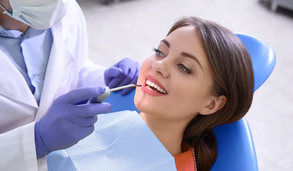 woman-at-dentist